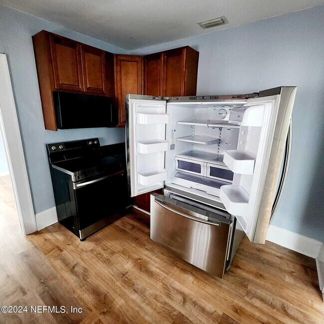 Building Photo - 1735 Brackland St