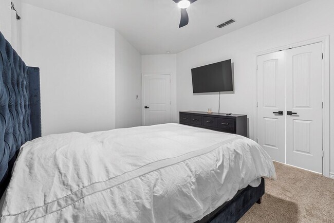 Building Photo - 201 Old Course Rd