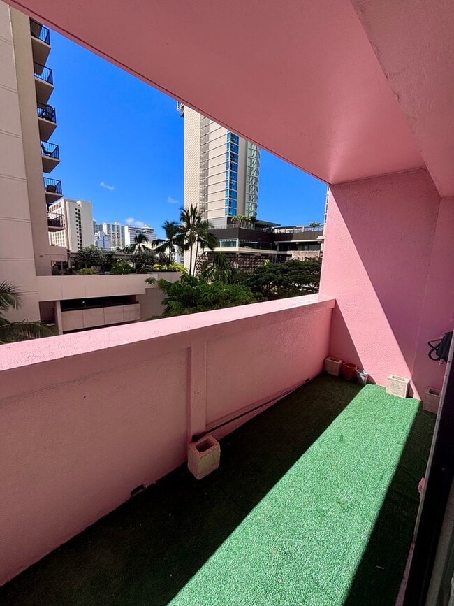 Building Photo - 2118 Kuhio Ave.
