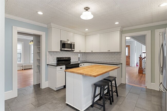 Building Photo - 187 Pleasant St