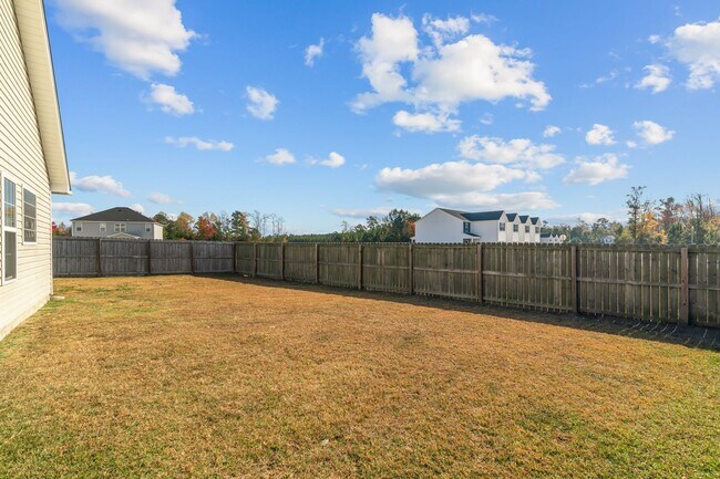 Building Photo - 3 Bedroom 2 Bathroom Home in Onslow Bay!