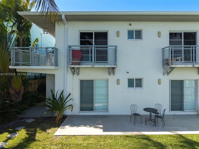 Building Photo - 6905 Bay Dr