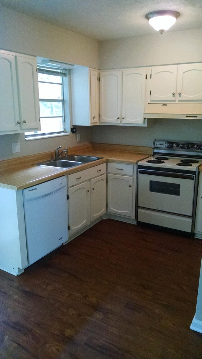 Building Photo - 5605 Old Hickory Ln