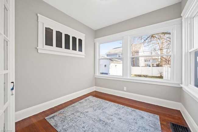 Building Photo - 1643 Lincoln Ave