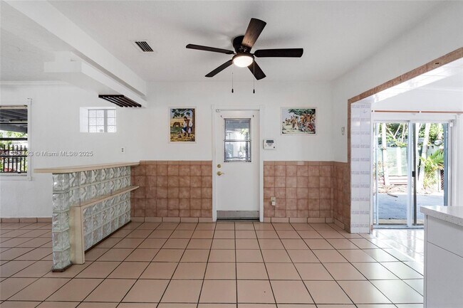 Building Photo - 5973 SW 41st St