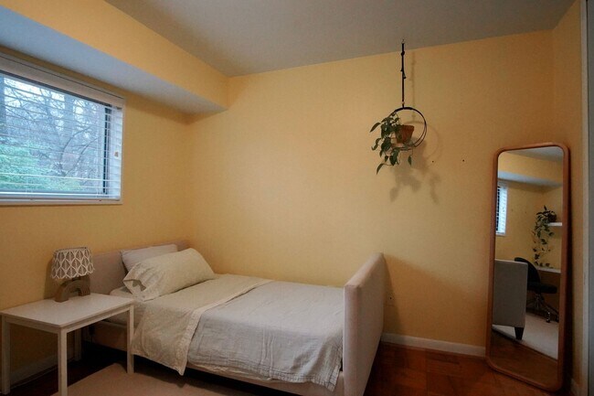 Building Photo - Stunning 2-Bed, 2-Bath Condo in Award-Winning Parkside Community!