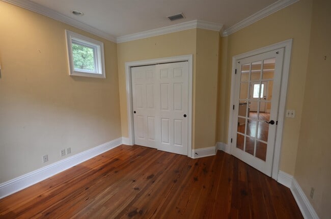 Building Photo - 2204 Altoona Dr