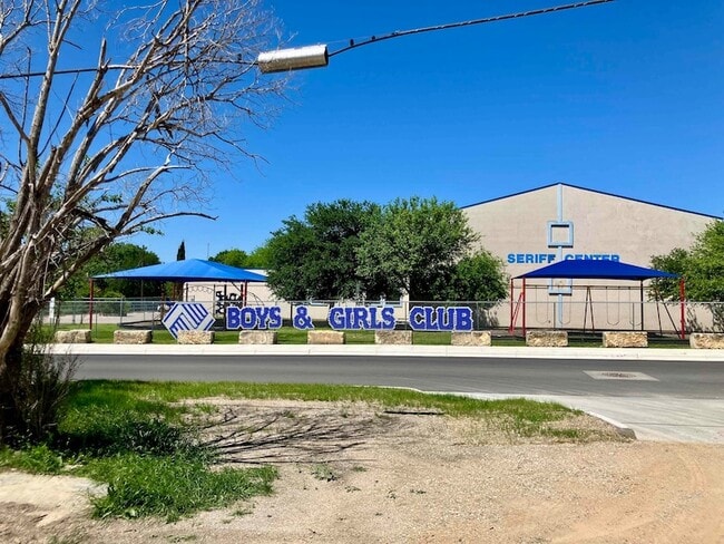 Building Photo - 708 Avenue S