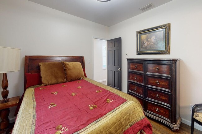 Building Photo - 2002 Ridgemont Rd