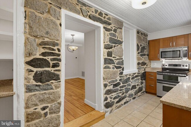 Building Photo - 871 Oella Ave