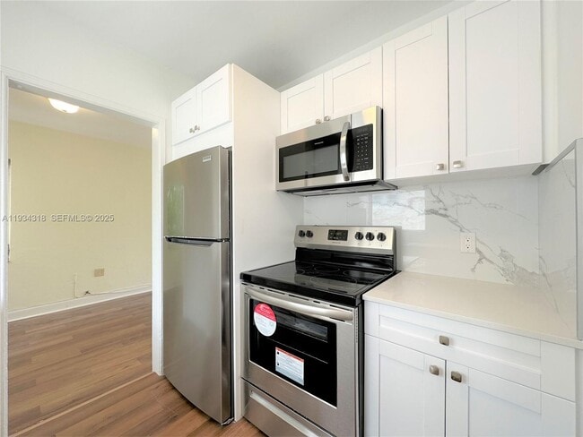 Building Photo - 1920 Biarritz Dr