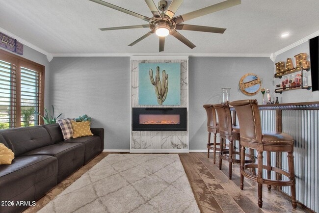 Building Photo - 6621 E 4th St