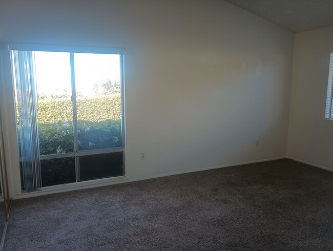 Building Photo - Charming 2BD/2BA Condo w/ Ocean Views - Solana Beach