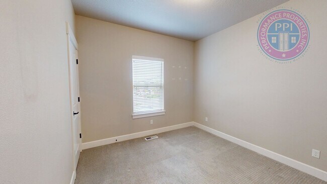 Building Photo - REED'S CROSSING!  Luxury Home, Stylish Amenities, Central Air-Conditioning, Close To Nike & Intel