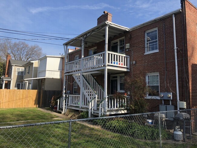 Building Photo - 3413 Stuart Ave