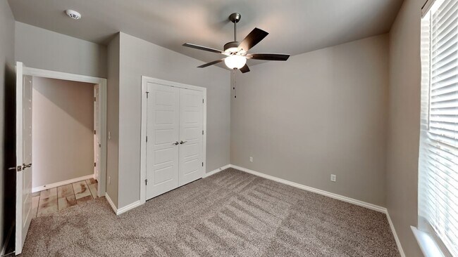 Building Photo - Luxury 5 Bedroom, 3 Bathroom, 3 Car Garage...