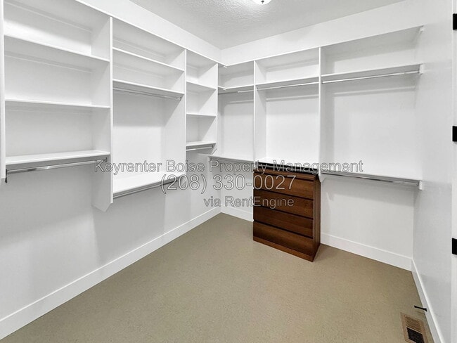 Building Photo - 5298 W Parkridge Dr