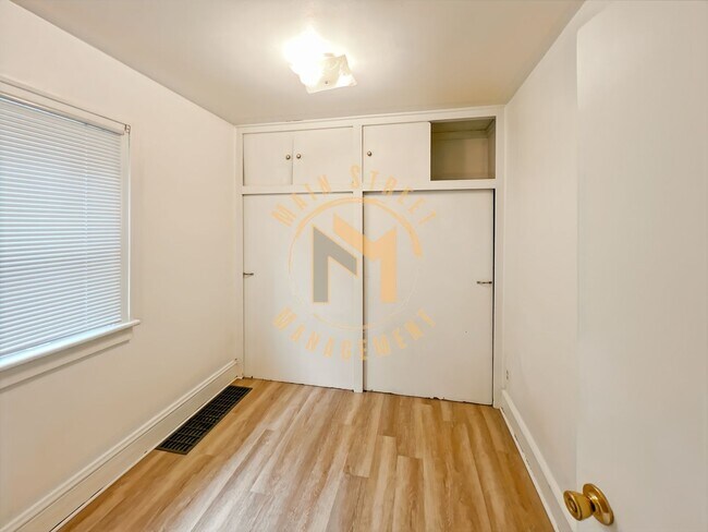 Building Photo - 608 2nd St