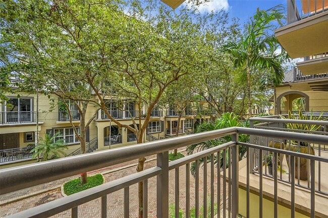 Building Photo - 2633 NE 14th Ave