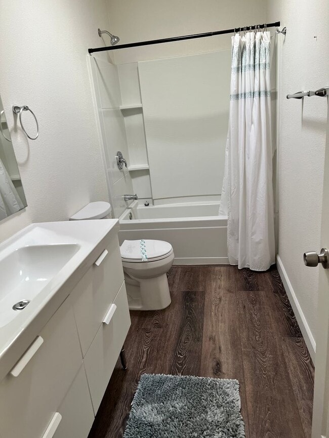 Building Photo - One bedroom at a Fantastic Price!