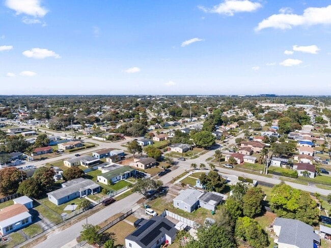 Building Photo - 15900 NW 18th Ave