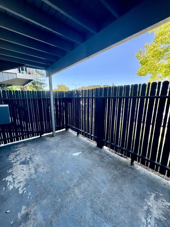 Building Photo - 445 Ignacio Blvd