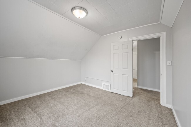 Building Photo - Newly Renovated 3 Bed 2 Bath Home in St Paul