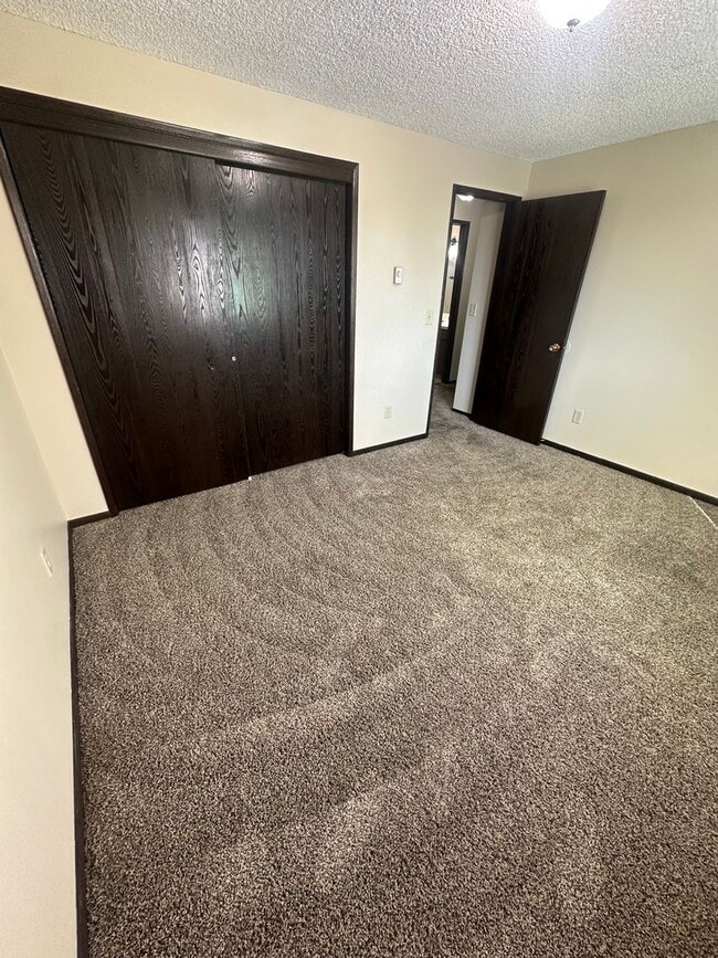 Building Photo - 1352
