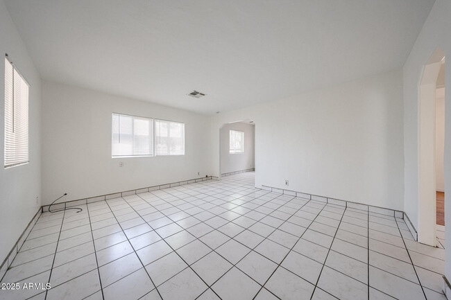 Building Photo - 2506 E Roosevelt St