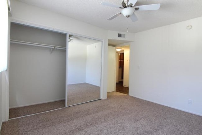 Building Photo - 2 bedroom in Studio City CA 91604