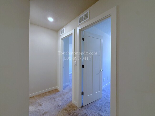 Building Photo - RECEIVE $500 OFF! READY NOW! CALL TODAY! Modern Hillsboro Townhome with AC, Electric Fireplace, a...