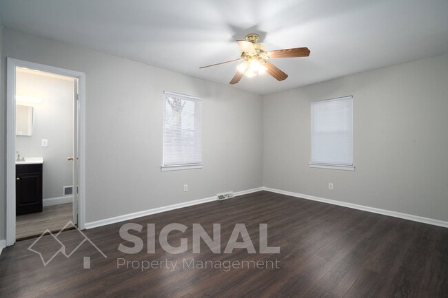 Building Photo - 2425 Circle Dr