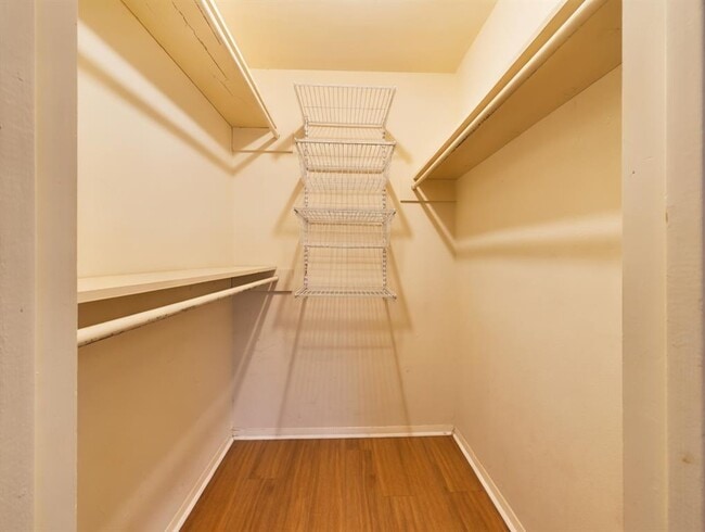 Building Photo - 3902 Peterson Ave