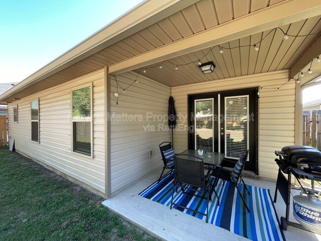 Building Photo - 5153 Peach Dr