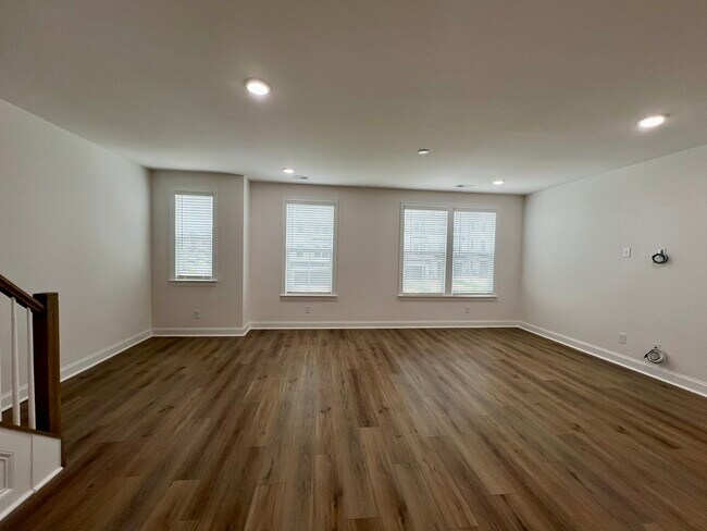 Building Photo - 2132 Barrowcliffe Dr NW