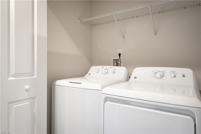 Building Photo - 701 Lakeview Cove