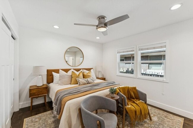 Building Photo - 1041 Yale Ave S