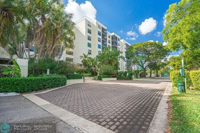 Building Photo - 105 Lake Emerald Dr
