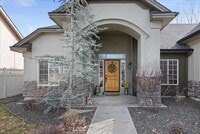 Building Photo - Beautiful 4 bedroom/3 full bath with Large...