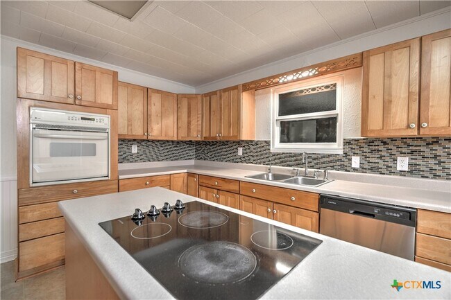 Building Photo - 7370 Nolan Bluff Rd