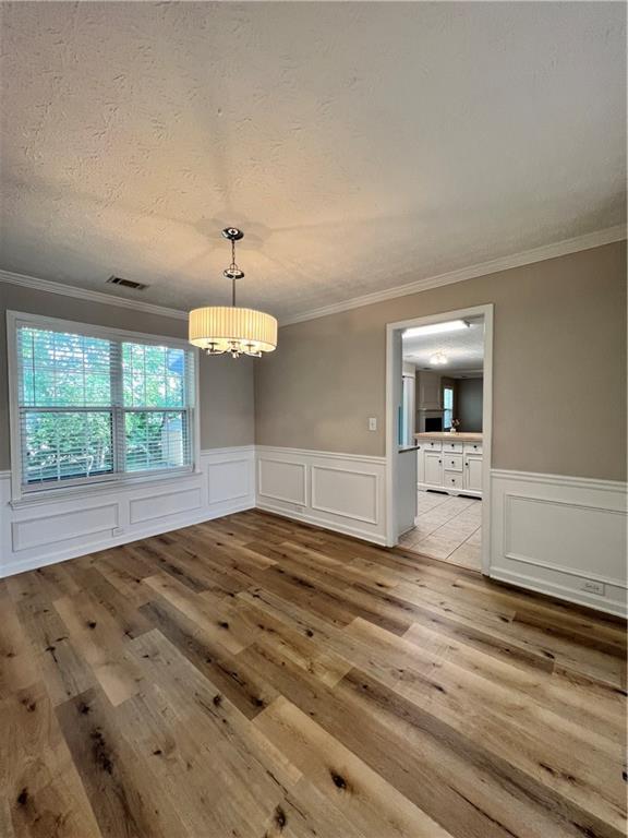 Building Photo - 3250 Northcliff Dr