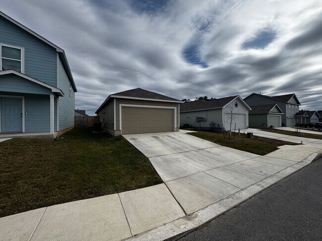 Building Photo - MOVE-IN SPECIAL! Modern 2024 New-Build with Open-Concept Living and Private Primary Suite in Wate...