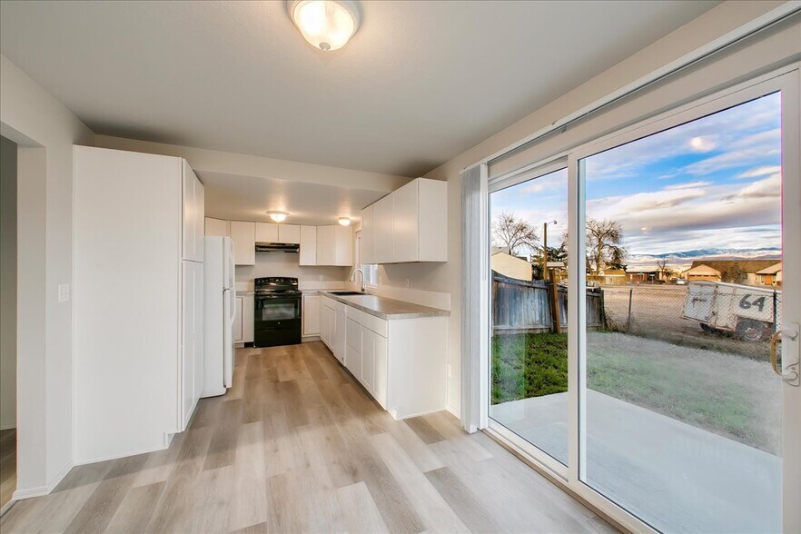 Building Photo - 2376 W Panama St