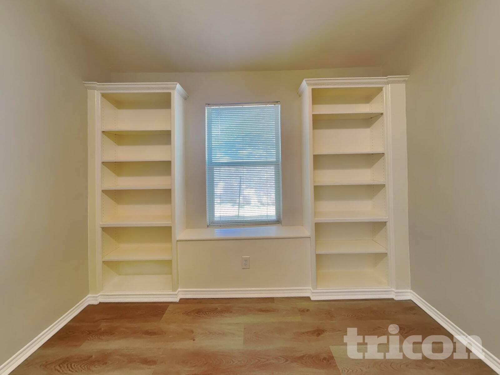 Building Photo - 5933 Sagebrush Trail