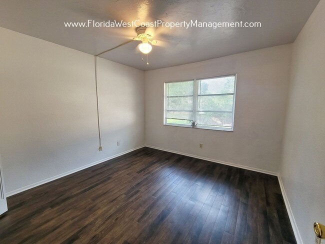 Building Photo - 3 BED/ 2.5 BATH CONDO-TOWNHOME- Fairway Oaks Sarasota