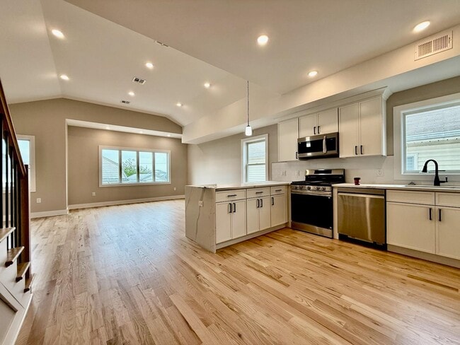 Building Photo - 14 Terhune Ave