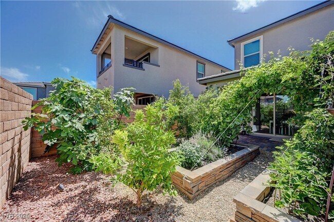 Building Photo - 4160 Elegant Chateau St