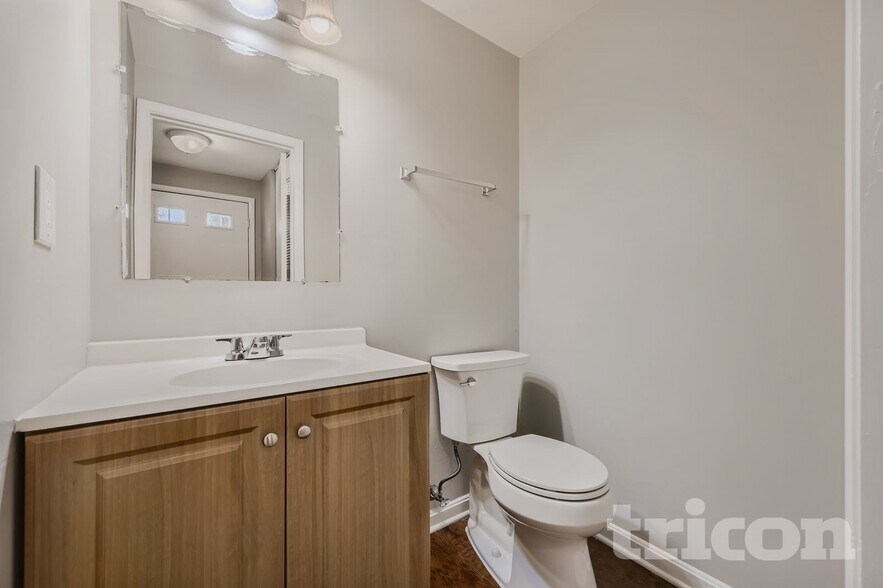 Building Photo - 12345 Bonfire Dr