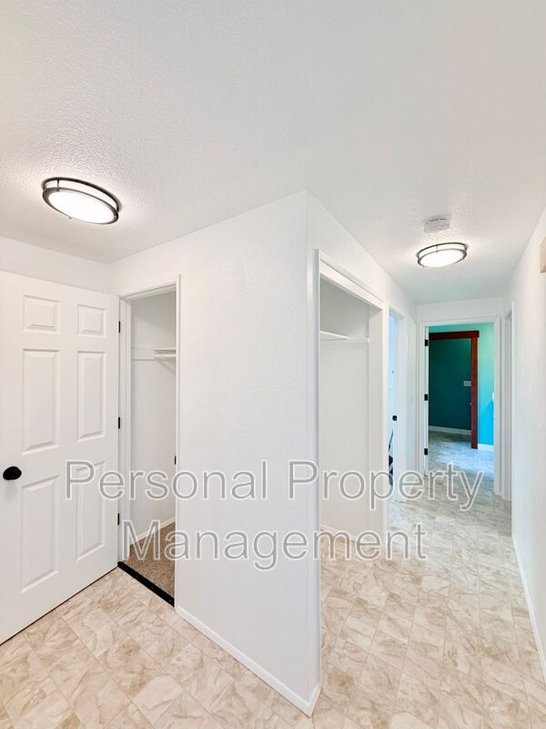 Building Photo - 1410 NE 72nd St