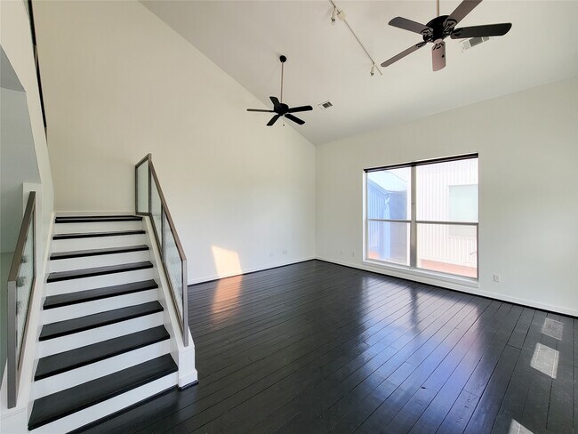 Building Photo - 2605 Calumet St